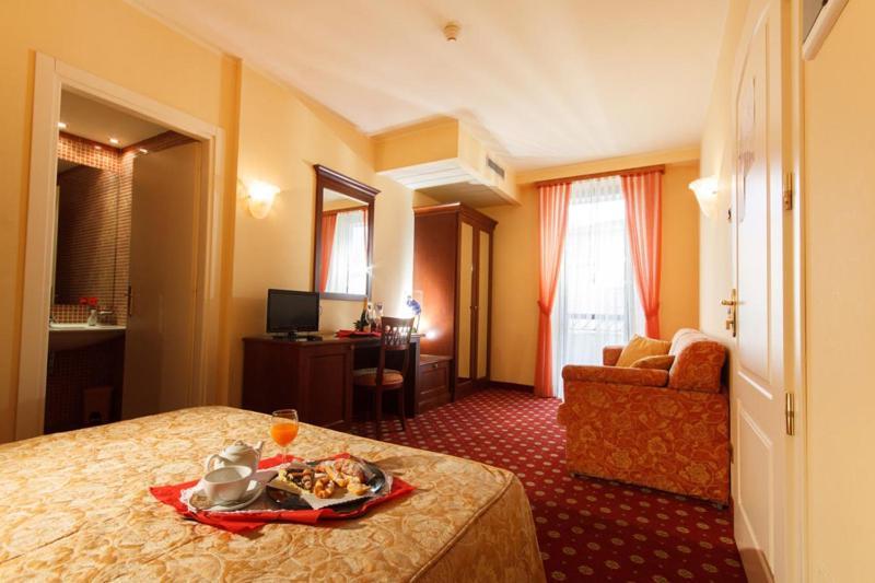 Hotel Mistrello Di Savoia บอร์โก วาล ดิ ตาโร ภายนอก รูปภาพ